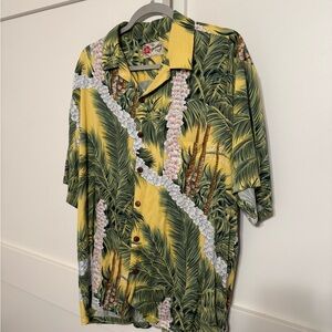 Hilo Hattie Size Large Yellow & Green Palm Print Camp Shirt